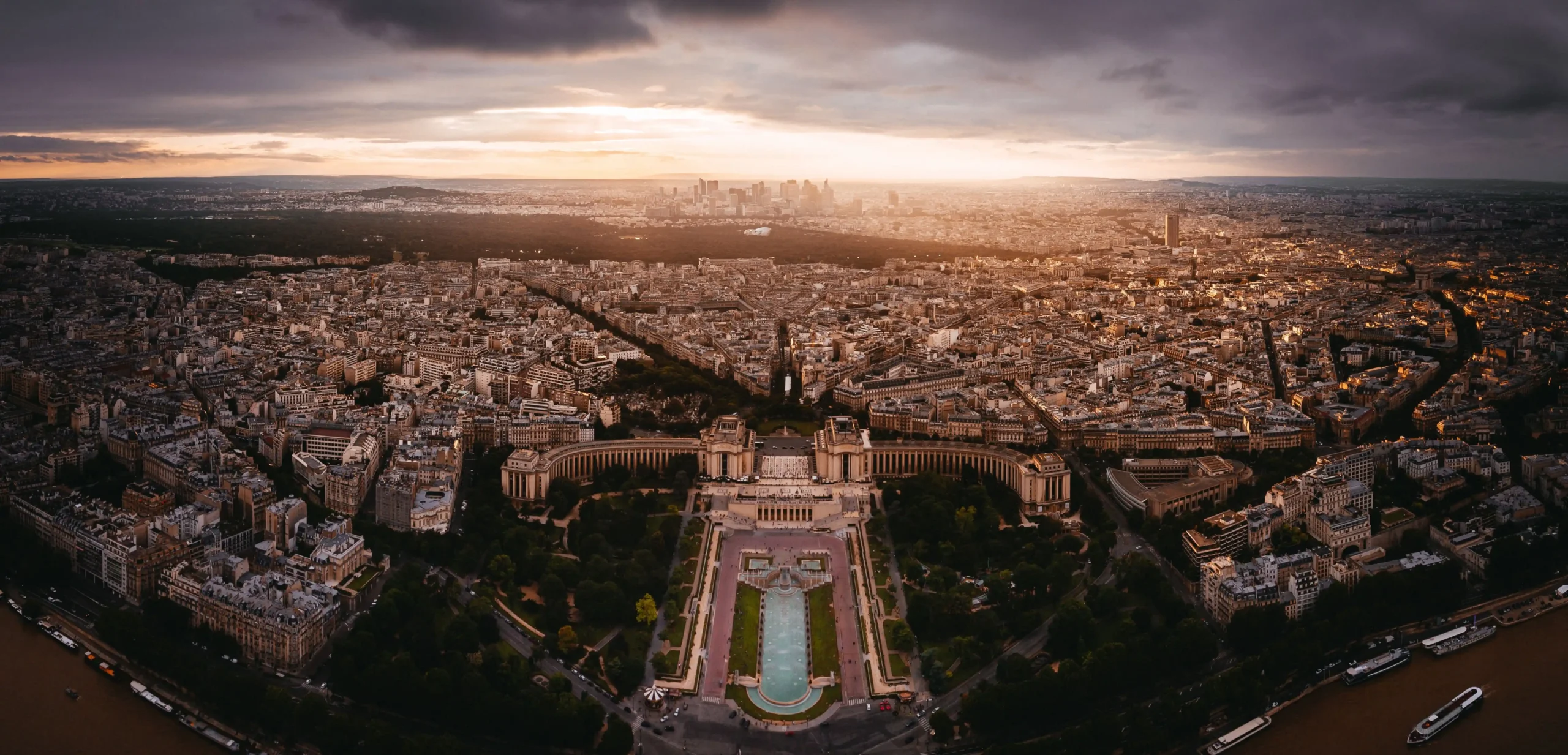 sunset-view-la-denfense-paris-france