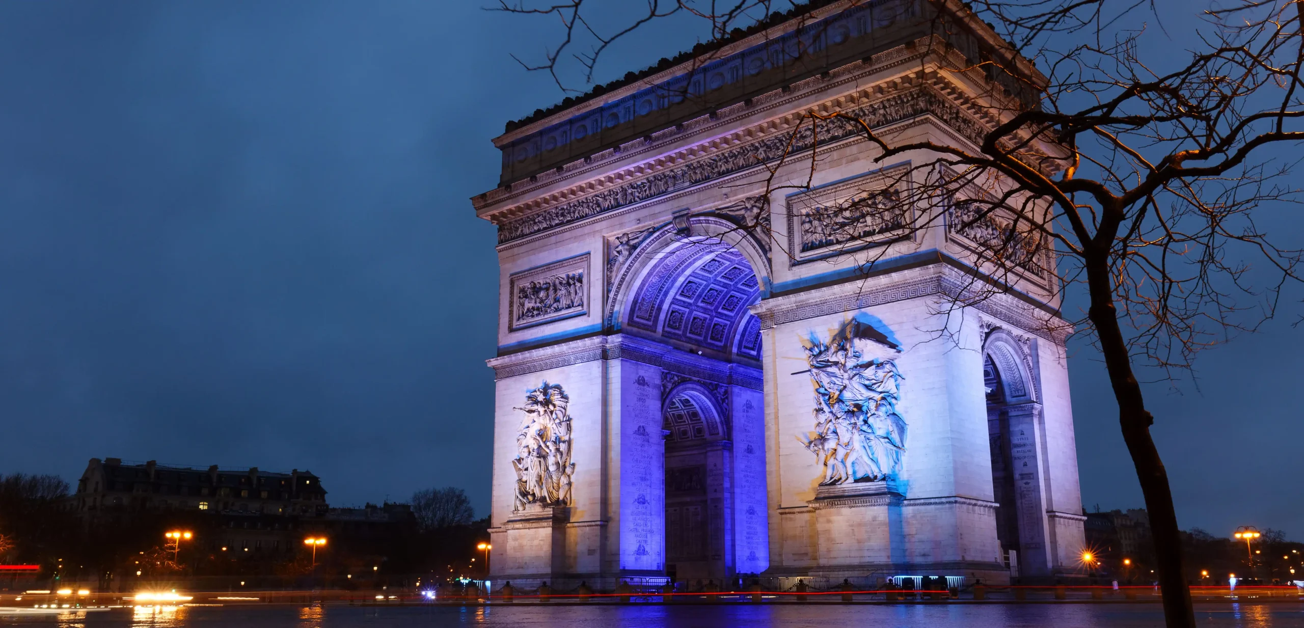 triumphal-arch-illuminated-colors-european-union-flag-mark-start-france-presidency-eu-rainy-night-paris